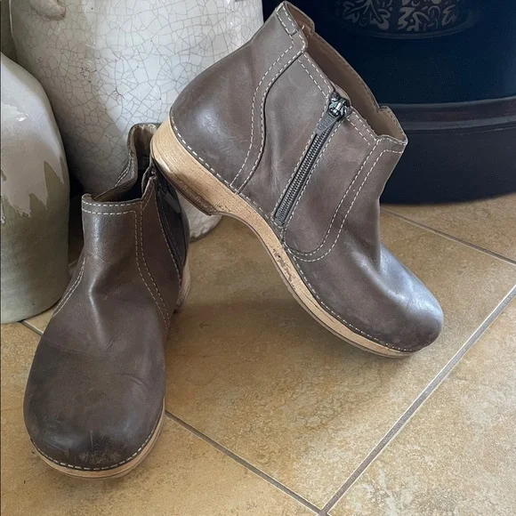 Dansko Women's Barbara Clog Boot Taupe Nubuck Size 40 9-9.5 - Picture 2 of 13